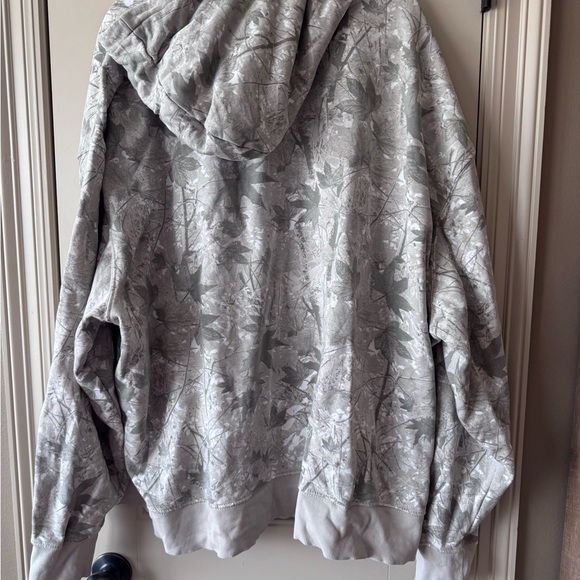 Old Navy Gray Leaf Pattern Men's Sweatshirt with Hood - Picture 3 of 3